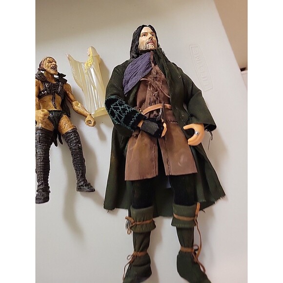 LORD OF THE RINGS Action Figure Lot  Aragon Sharku Rider Galadriel Gollum rock - Picture 4 of 9